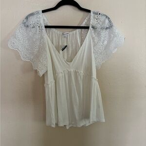 White top sleeve detail